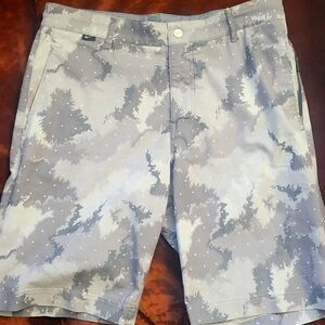 NIKE GOLF Men's 32, Gray Camouflage Shorts. MODERN FIT. DRI FIT. Great condition